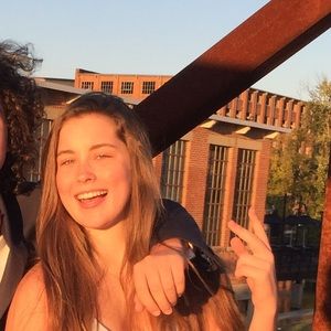 Meet your Posher, Julia